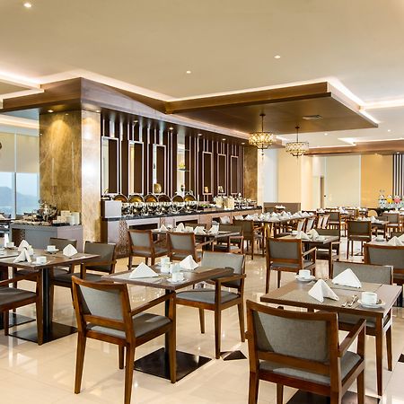 Hotel Santika Gresik Εξωτερικό φωτογραφία