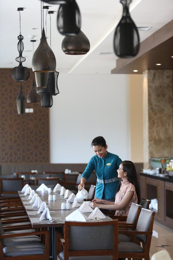 Hotel Santika Gresik Εξωτερικό φωτογραφία