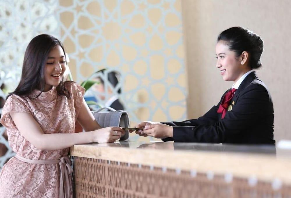 Hotel Santika Gresik Εξωτερικό φωτογραφία