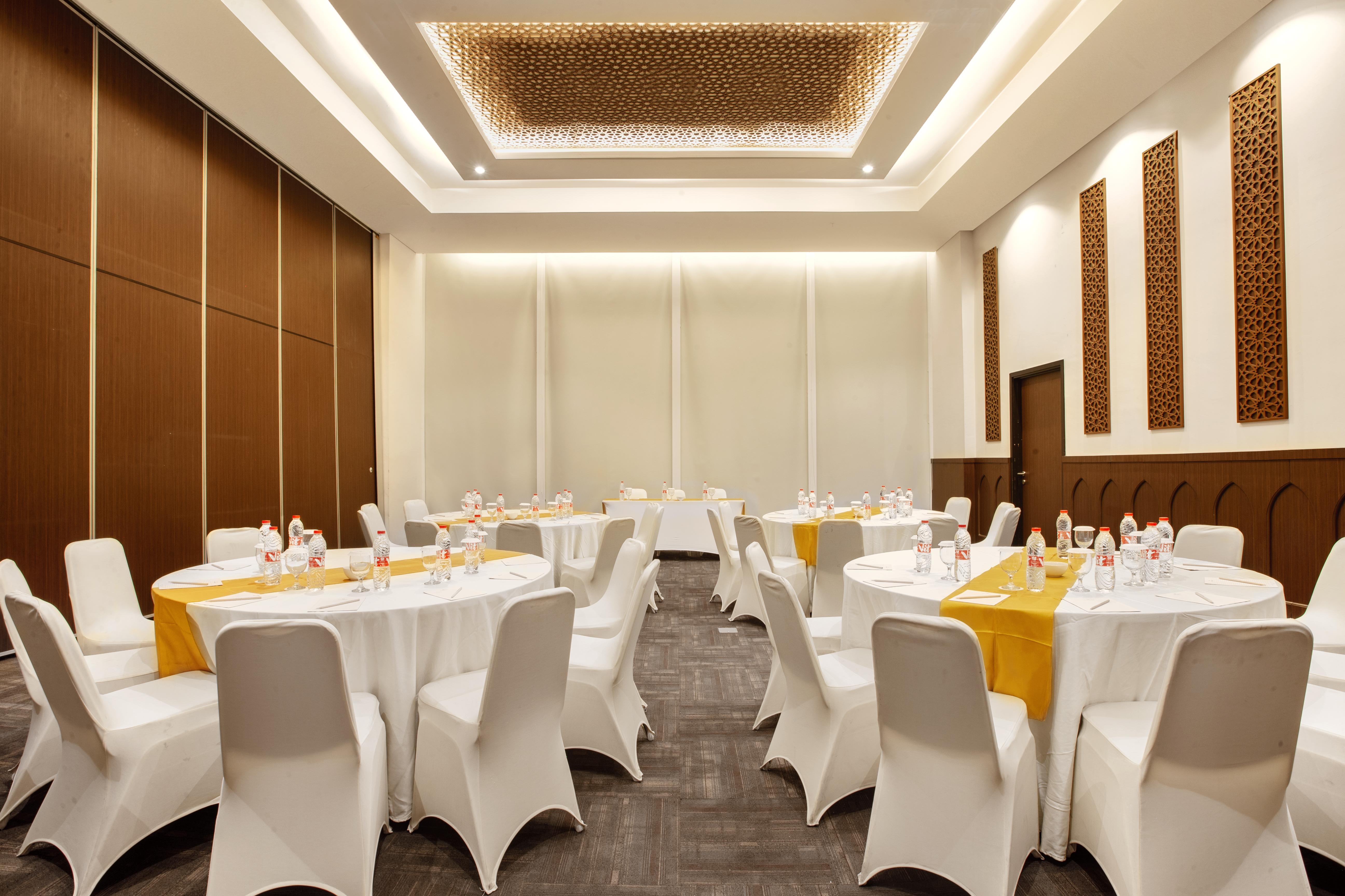 Hotel Santika Gresik Εξωτερικό φωτογραφία