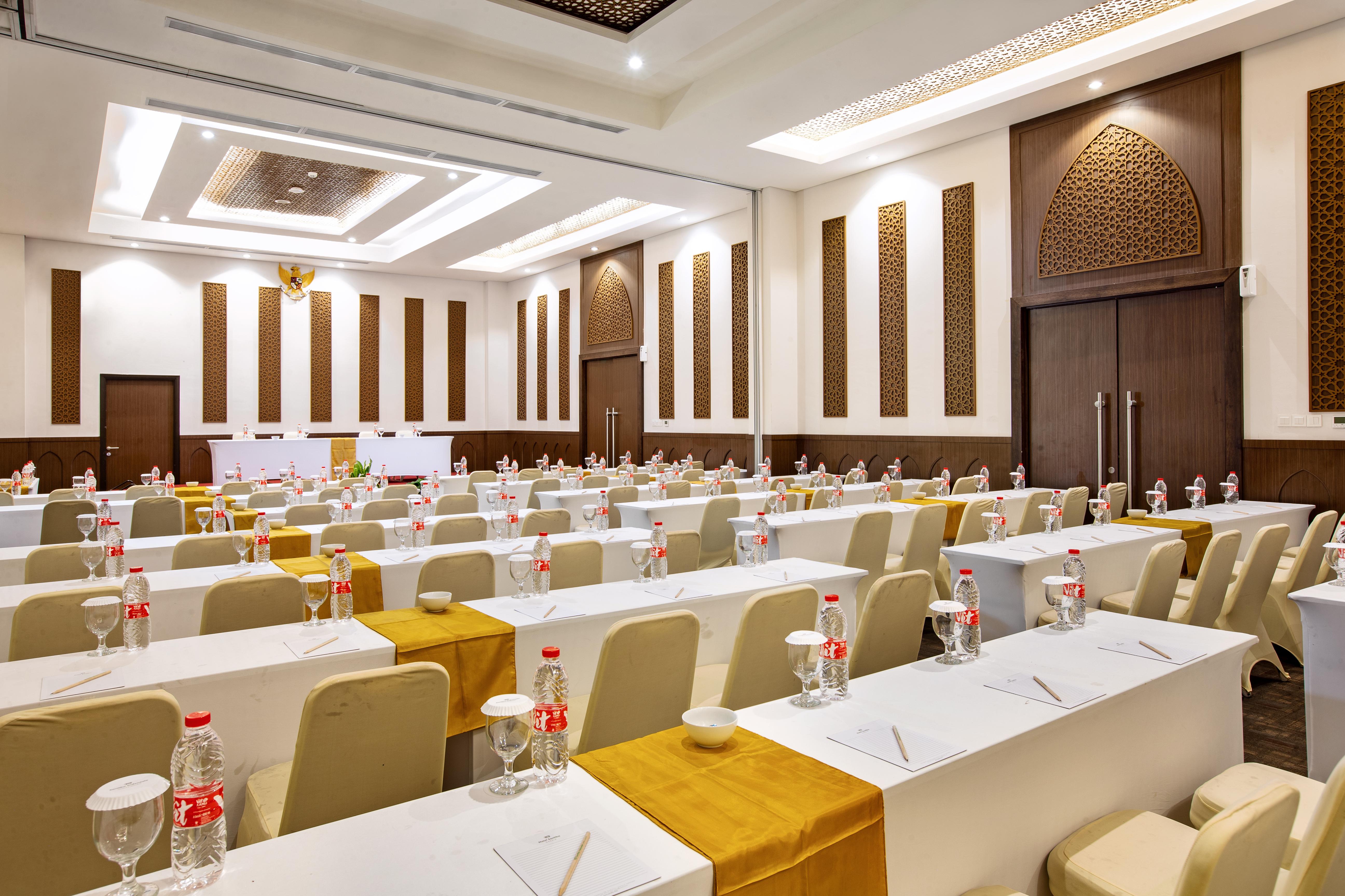 Hotel Santika Gresik Εξωτερικό φωτογραφία